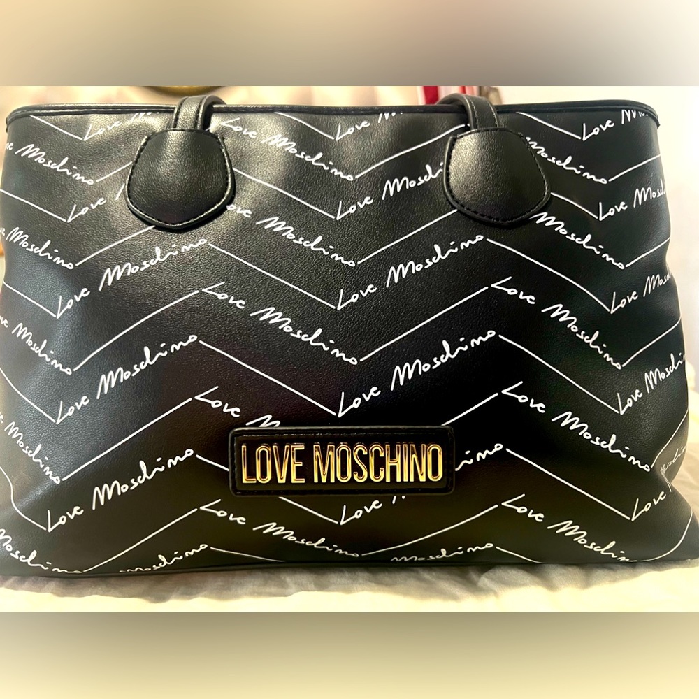 Like new moschino purse